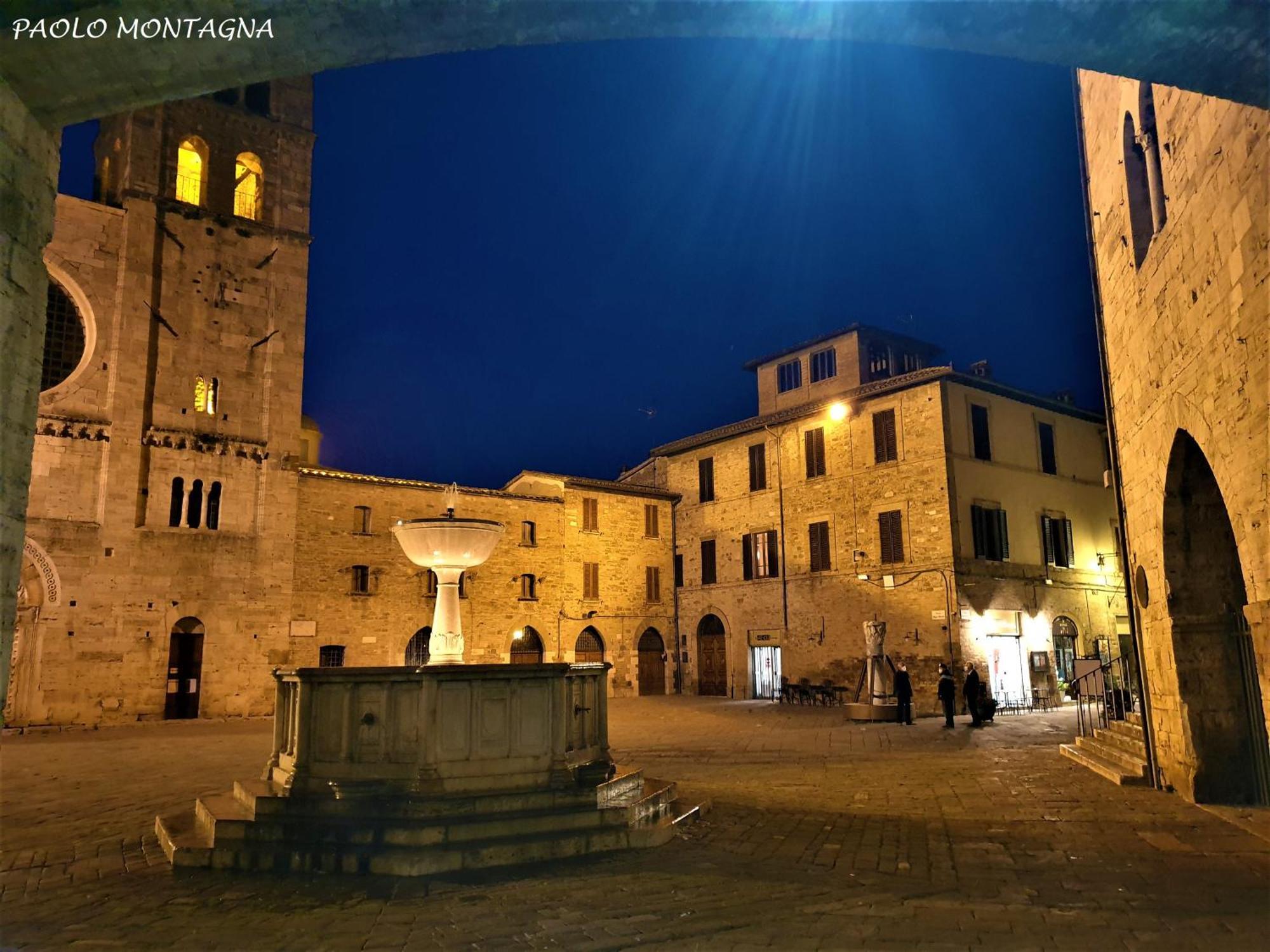 Appartamento Con Camino In Centro Storico ベヴァーニャ エクステリア 写真